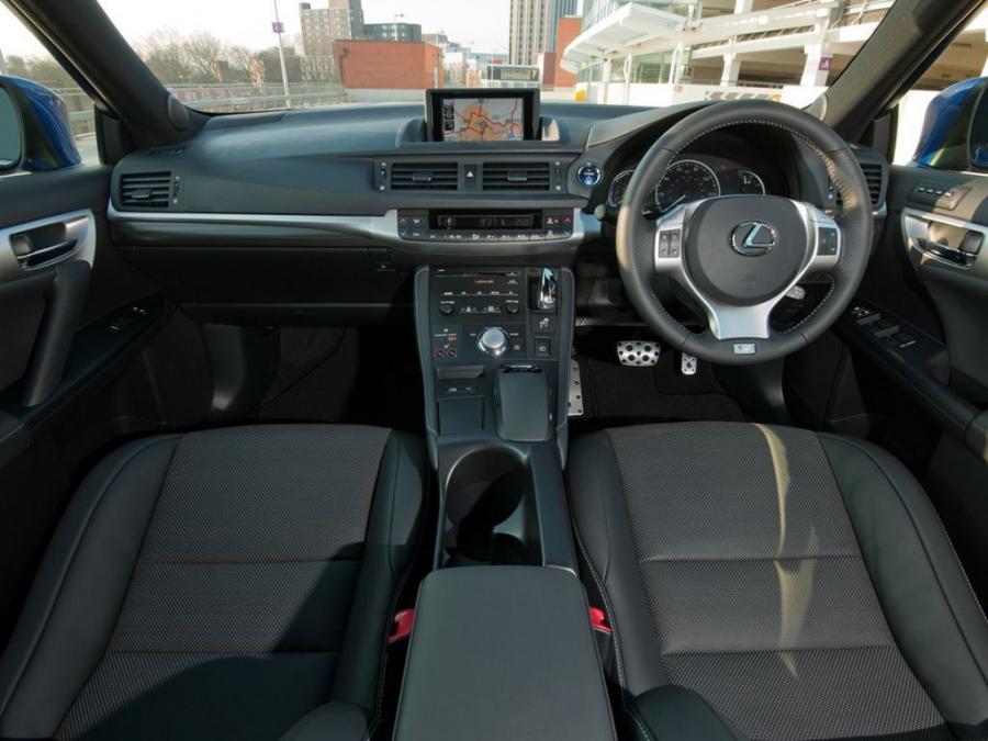  Lexus CT200h F-Sport 2011 года  (UK) (фото 3 из 21)